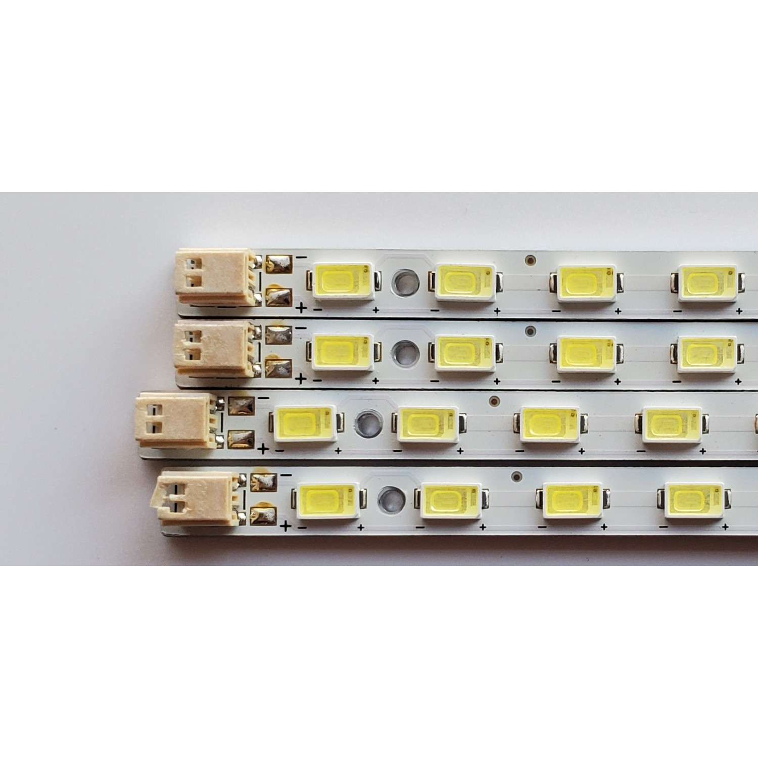 KIT DE LED'S PARA TV SONY((4 PIEZAS)) NUMERO DE PARTE  SLS55_5630_SONY_120HZ_100312 / LJ64-02567A / LJ64-02566A / PANEL LTY550HJ02 / MODELO KDL-55EX710 - Imagen 3